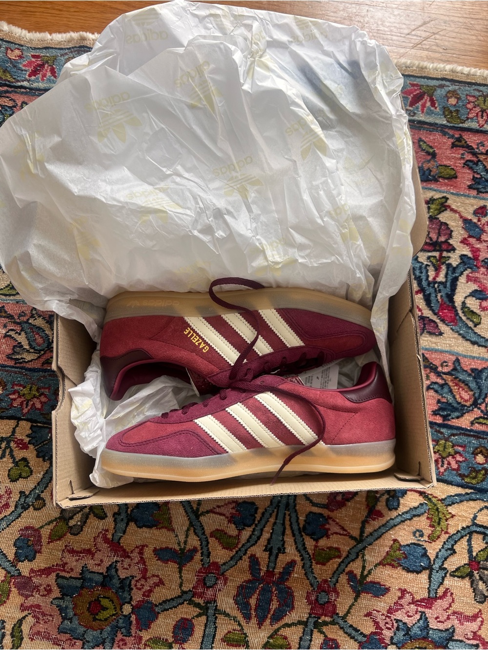 New! Adidas Women’s Gazelle Sneakers in Burgundy and White - Picture 7 of 8